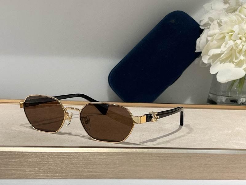 Gucci Sunglasses 752